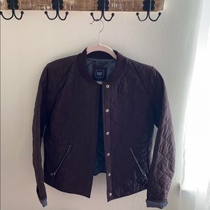 Gap quilted jacket snap closure.